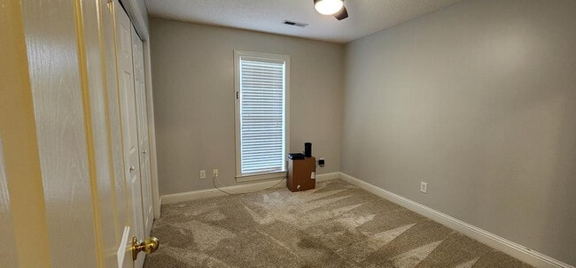 Building Photo - 1159 Shoreland Dr