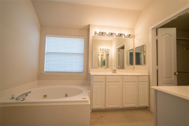 Building Photo - 571 Hawken Dr