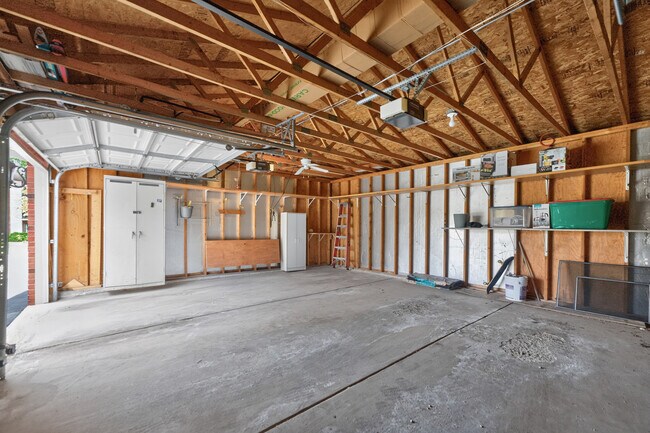 Building Photo - 1204 Chalet Rd