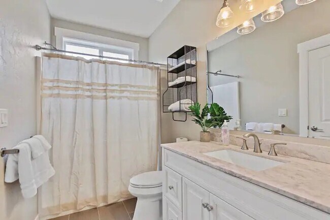 Building Photo - Beautiful 3 bedroom Single Level Home _ Pe...