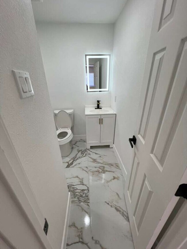 Building Photo - BEAUTIFUL HOME IN HOUSTON. MOVE IN READY!.