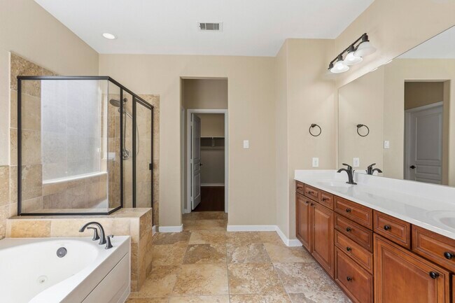 Building Photo - 25907 Foxrun Vista Dr