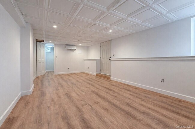 Building Photo - 1009 Hudson Ave