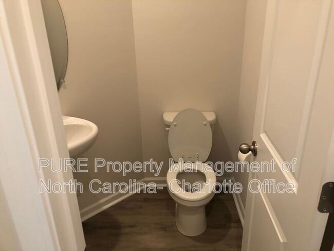 Building Photo - 5517 Carrington Ct