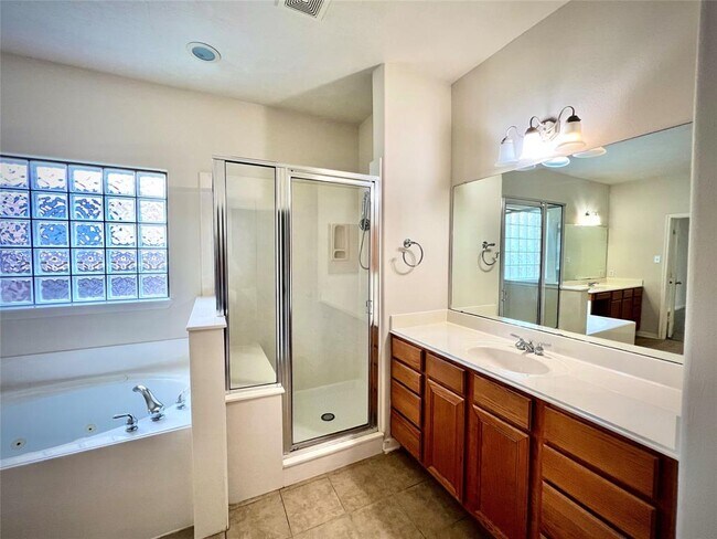Building Photo - 6718 Glenkirk Pl