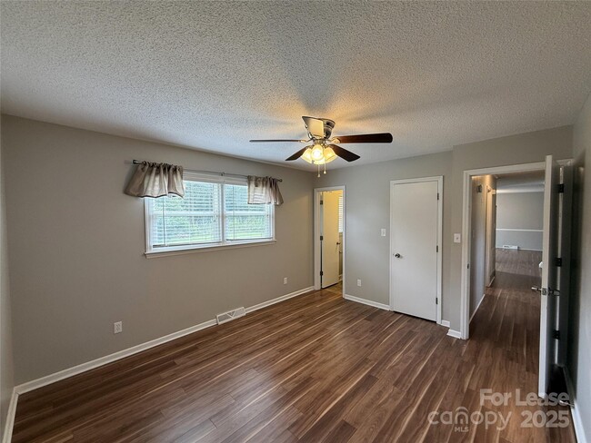 Building Photo - 4712 Jamee Dr