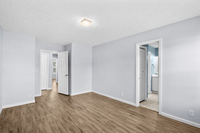 Building Photo - 583 Bucks Trail