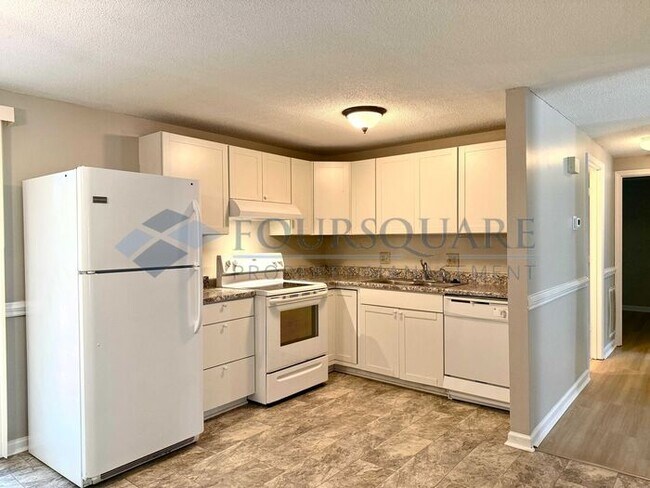 Building Photo - Cozy 4-Bed / 2-Bath Home with Main-Level Bedrooms, Large Backyard & Corner Lot , Near Shelley Lake