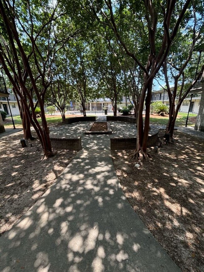 Building Photo - 1290 Park Blvd
