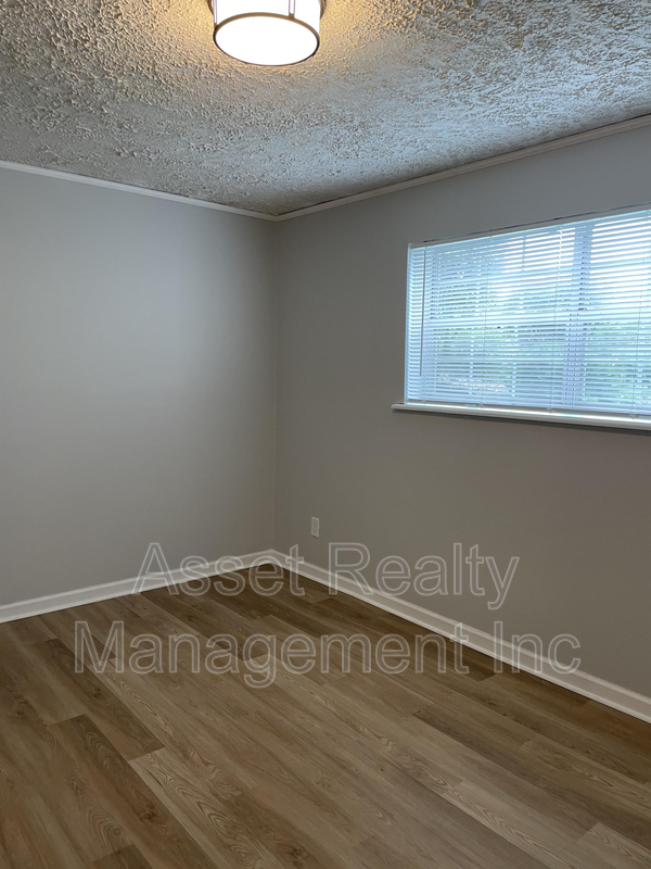 Building Photo - 608 Augustan Ln