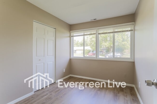 Building Photo - 1657 Eastbrook Dr S