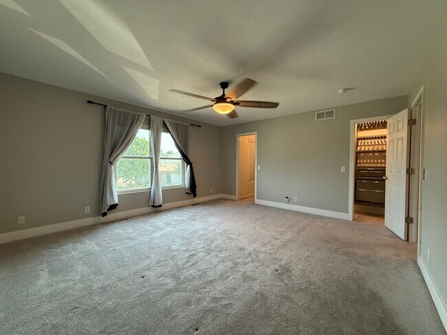 Building Photo - New to Elkhorn Rental Market!