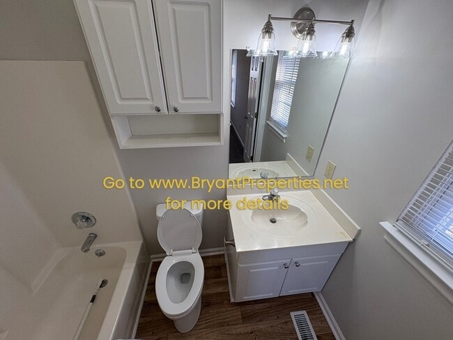 Building Photo - 2002 Dogwood Ln