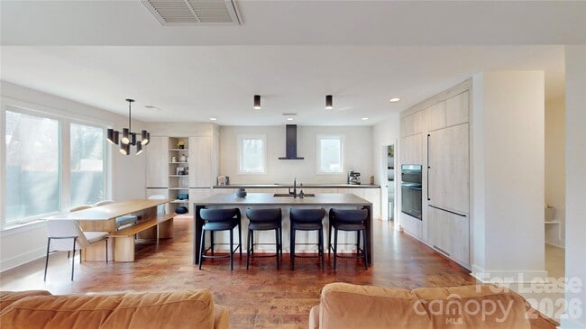 Building Photo - 1220 Lomax Ave