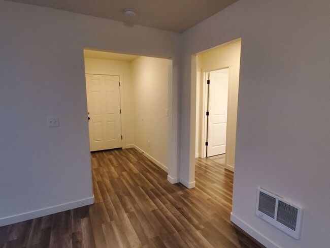 Building Photo - *** 1/2 MONTH FREE*** Adorable Newer Home in a Great Location With A Private Yard!