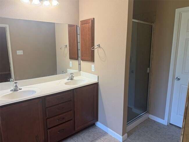 Building Photo - 15326 Trinity Meadow Dr