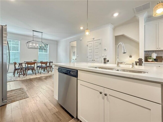 Building Photo - 1160 Kendron Ln