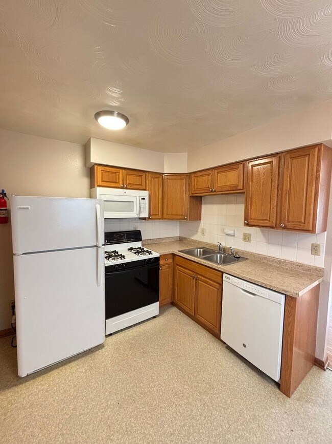 Building Photo - 910 S Webber St