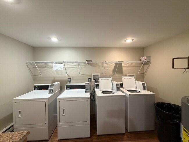 Building Photo - 690 W Judson St