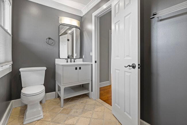 Building Photo - 1 Island Dr