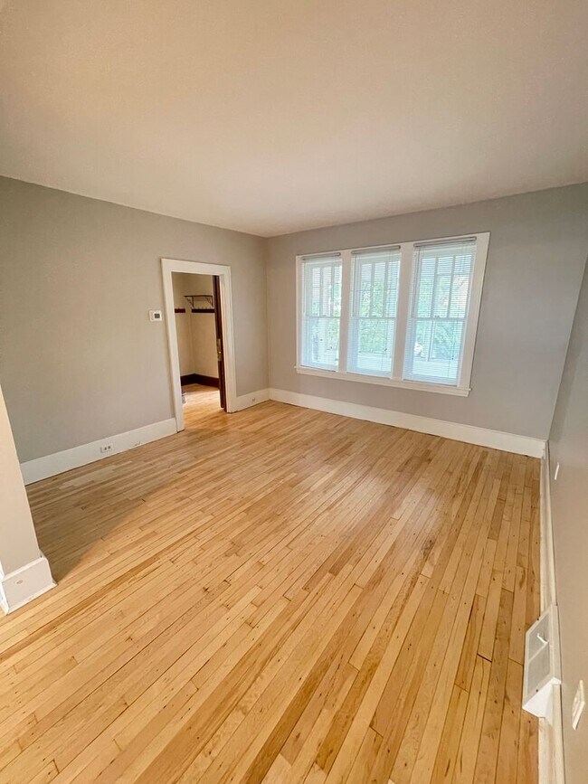 Building Photo - AVAILABLE NOW - 2 Bedroom, 1 Bath Brand ne...