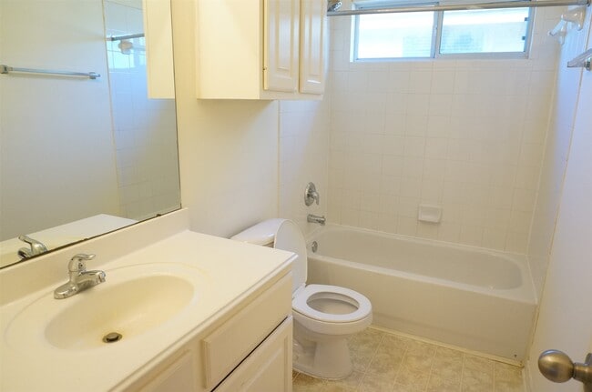 Building Photo - 2514 Hawks Rd