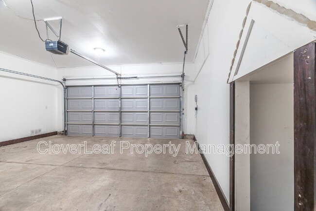 Building Photo - 16615 Raven Glenn