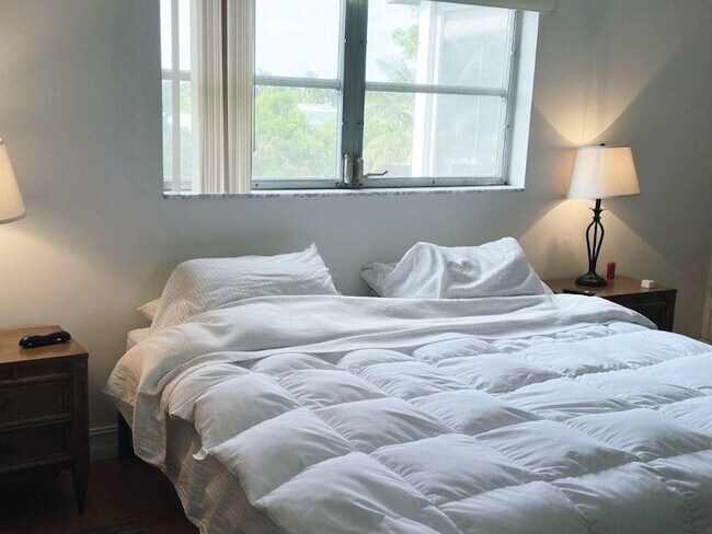 Building Photo - 7505 NW 5th Pl