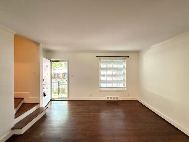 Building Photo - 715 N Avalon Rd