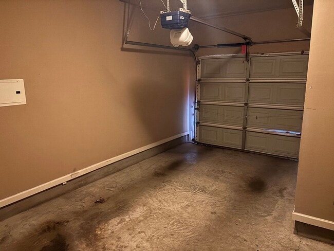 Building Photo - Beautiful 2-Bed, 2.5-Bath Townhouse in Har...