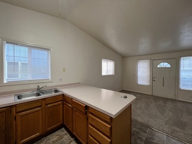 Building Photo - 5954a