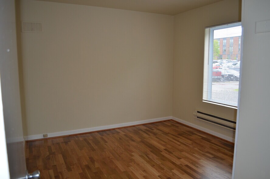 Building Photo - 1202 18th St