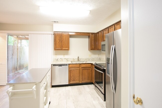 Building Photo - Shelton Park Townhome