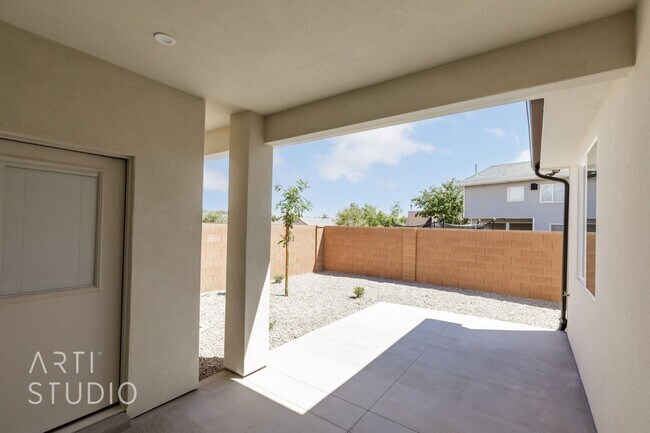 Building Photo - Brand New 3 Bed / 2 Bath Duplex – Modern L...