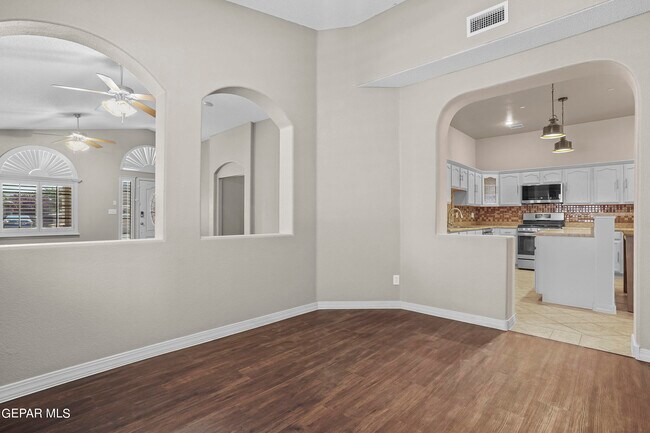 Building Photo - 3236 Sunset Point Dr
