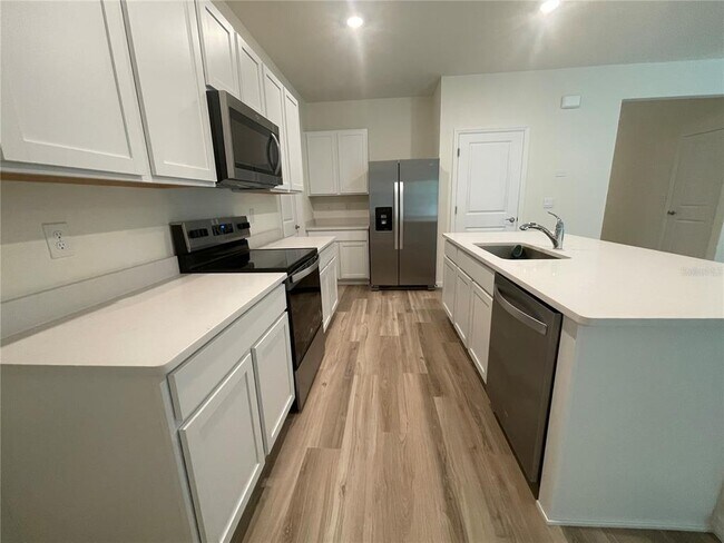 Building Photo - 4905 SW 51st Rd