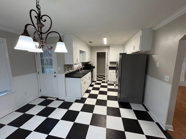 Building Photo - 103 Willow Green Dr