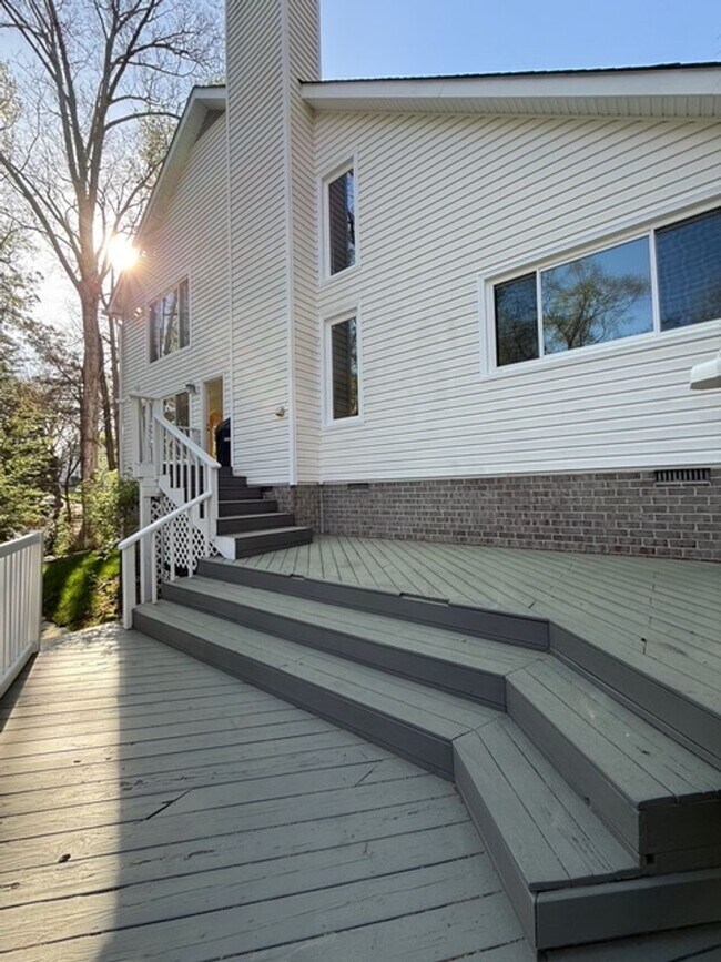 Building Photo - Large 4 Bedroom/2.5 Bathroom Home in Bon Air ***Available Early/Mid April***