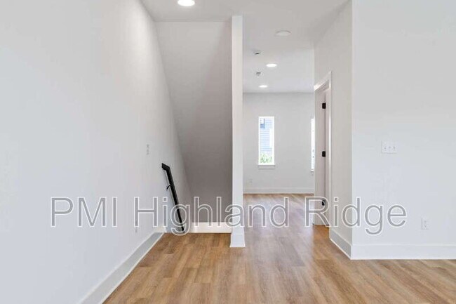 Building Photo - 700 N Dupont Ave