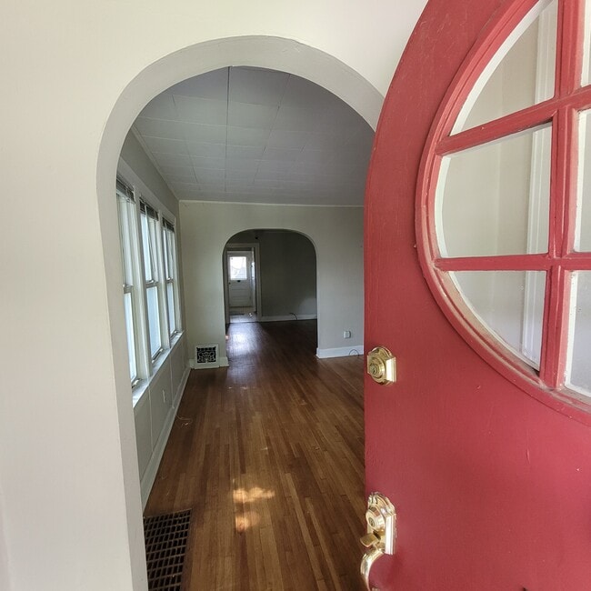 Building Photo - 3437 Edgemont St
