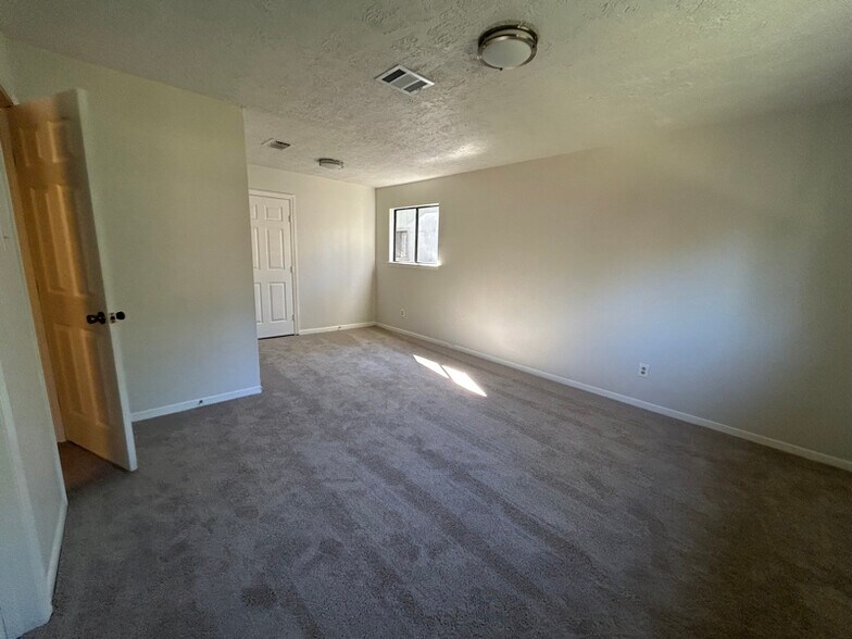 Building Photo - 194 Timber Mill St