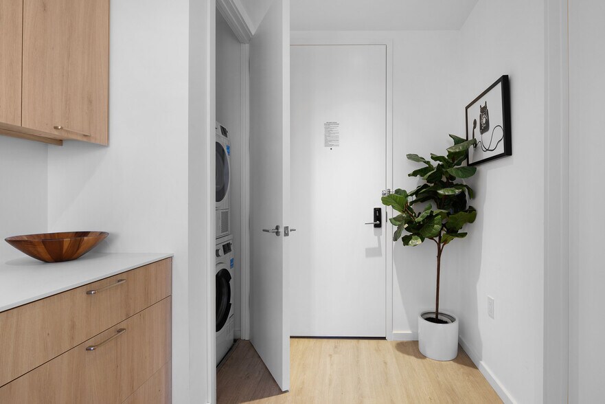 Building Photo - 466 Hudson Ave