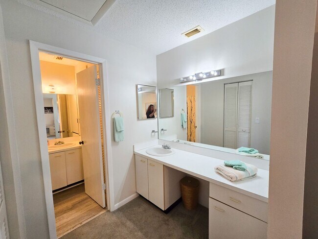 Building Photo - 2/2 Condo in Golf Lake Villas -North Fort ...