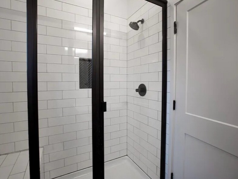 Building Photo - 615 King Arnold St