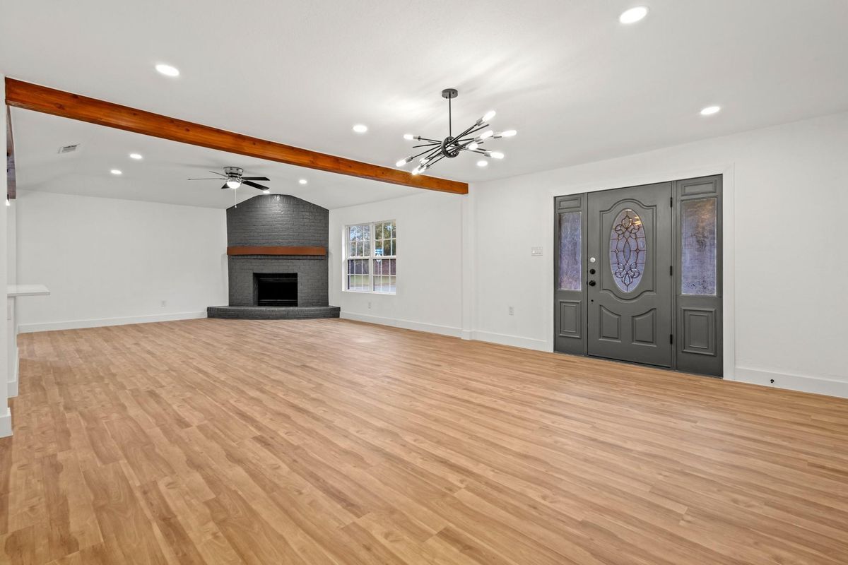 Building Photo - 6000 Cool Springs Dr