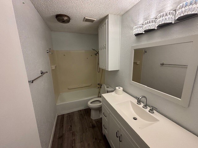 Building Photo - 2304 Vineyard Dr