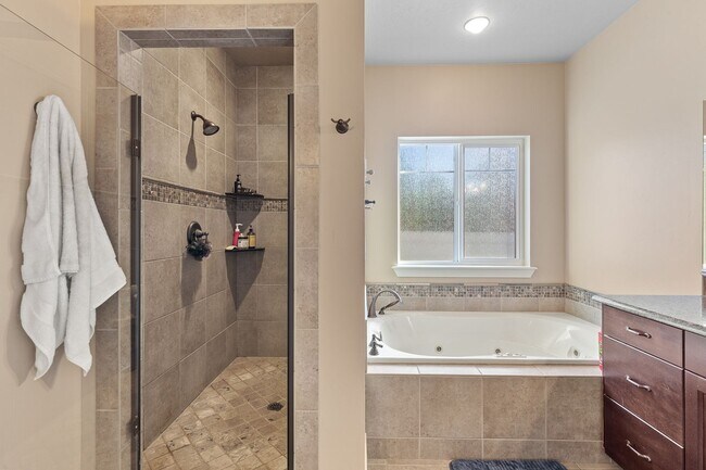Building Photo - Beautiful, Executive  Home on Cul de Sac i...