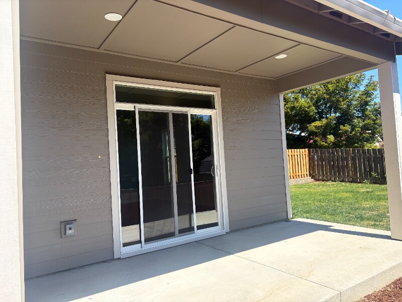 Building Photo - 1800 NW Thatcher Rd