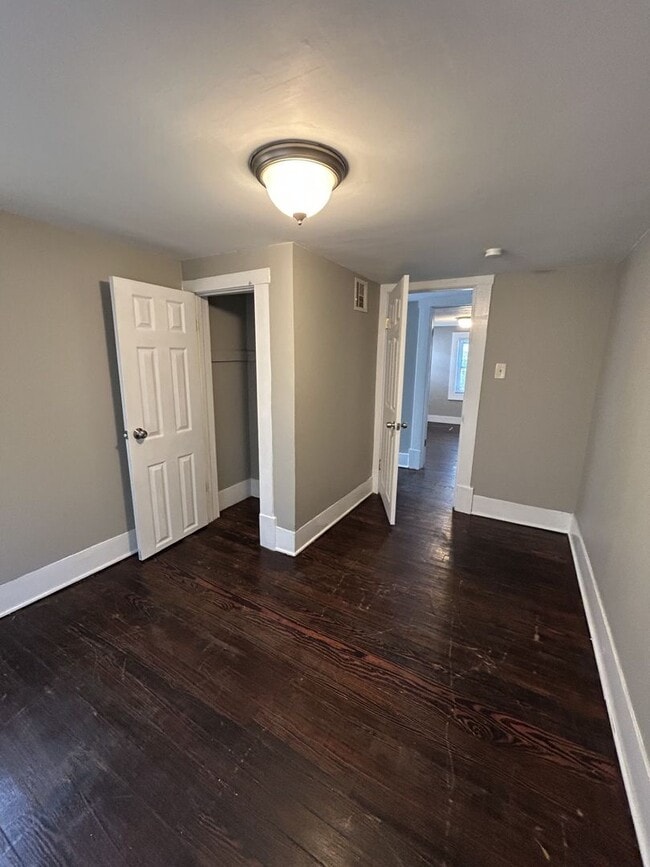 Building Photo - COMING SOON!  GORGEOUS 4BR/1BA - Large Cor...