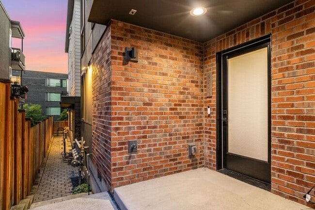 Building Photo - ULTRA-MODERN Townhome w/AC and Views in the Heart of Eastlake!